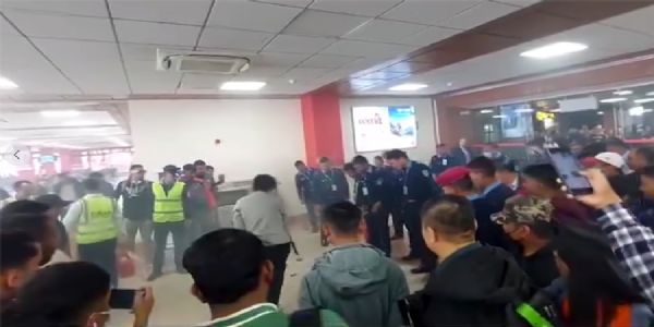 نیپال کے تریبھون ایئرپورٹ پر چینی شہری کا پاور بینک پھٹ گیا، بڑا حادثہ ٹل گیا۔