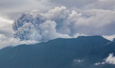انڈونیشیا میں آتش فشاں پھٹ پڑا، 11 کوہ پیما ہلاک