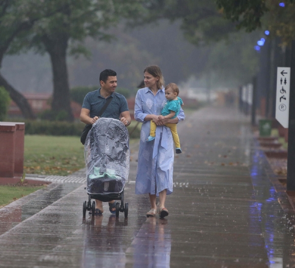 دہلی-این سی آر سمیت ملک کے کئی علاقوں میں موسم نے انگڑائی لی