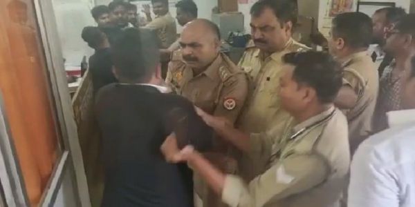 اندرا نگر پولیس اسٹیشن میں پولیس اور وکلاء کے درمیان  نوک جھوک