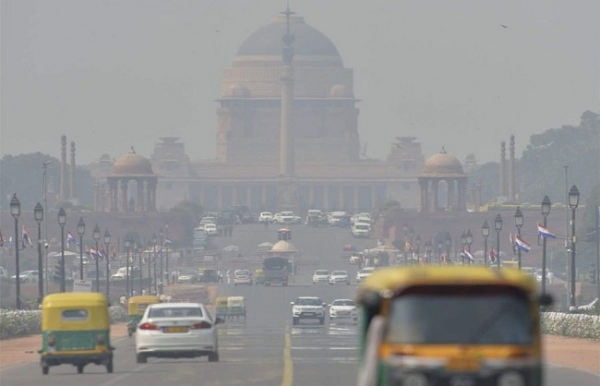 Slight improvement in Delhi air, AQI recorded 422