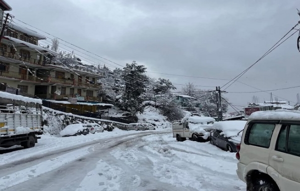 Snowfall stopped in Himachal, more than 400 roads blocked