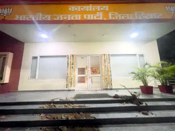 Update--3 youths arrested for vandalizing Hisar BJP office