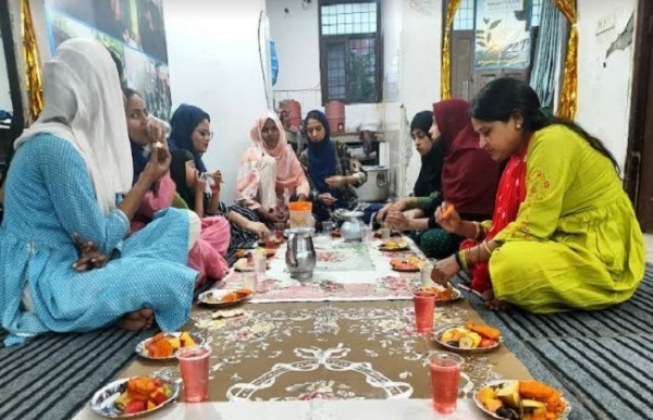 ہماری صدا ٹرسٹ کے اوج فلک شکشھا سینٹر میں طلبہ و طالبات کے لیے افطار کا انعقاد