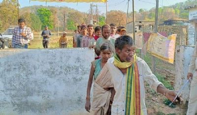 ایم پی کے نکسل متاثرہ گاوں دگلئی میں 100 فیصد ووٹنگ، 9 بجے سے پہلے ہی ختم ہوگئی ووٹنگ