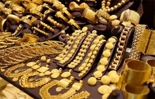Goldworth 10 crore seized in Mumbai
