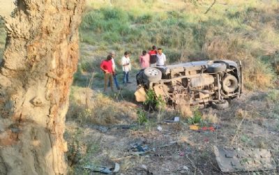بلیا میں سڑک حادثہ، گاڑی الٹنے سے 4 افراد جاں بحق