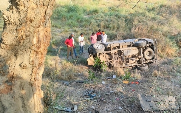 Road accident in Ballia, 4 died due to vehicle overturning