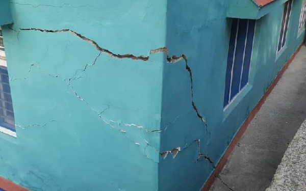 Roads, house cracked 