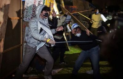 امریکی یونیور سٹی میں فلسطین حامی احتجاجی کیمپ پر اسرائیل حامی مظاہرین کا حملہ