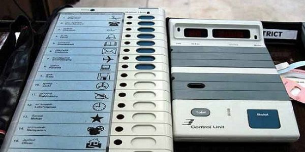 لوک سبھا الیکشن: ووٹنگ شروع ہوتے ہی ای وی ایم خراب ہونے لگی، کئی مقامات پر ووٹنگ متاثر
