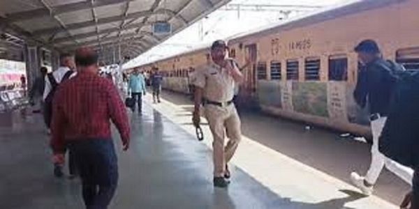 ٹرین میں بم کی اطلاع سے خوف و ہراس، بھوپال میں تلاشی لی گئی، افواہ پھیلانے والا گرفتار