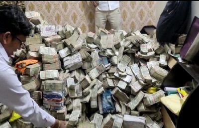 ای ڈی نے رانچی میں وزیر عالمگیر کے پرائیویٹ سکریٹری کے نوکر کے گھر سے 25 کروڑ روپے کی نقد رقم برآمد کی