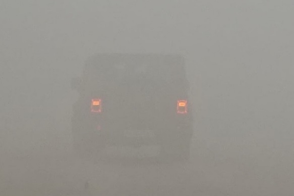 Dense fog in Delhi-NCR, rail and air traffic affected