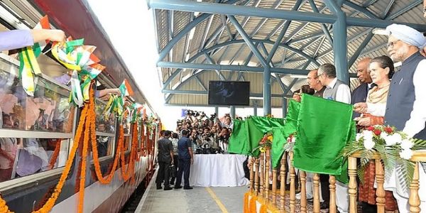 تاریخ کے آئینے میں 11 اکتوبر: وادی کشمیر میں پہلی ٹرین کی شروعات