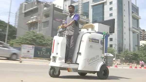 سڑکوں سے کچہرے کی صفائی کے لیے جی ایچ ایم سی سے نئی مشینیں متعارف