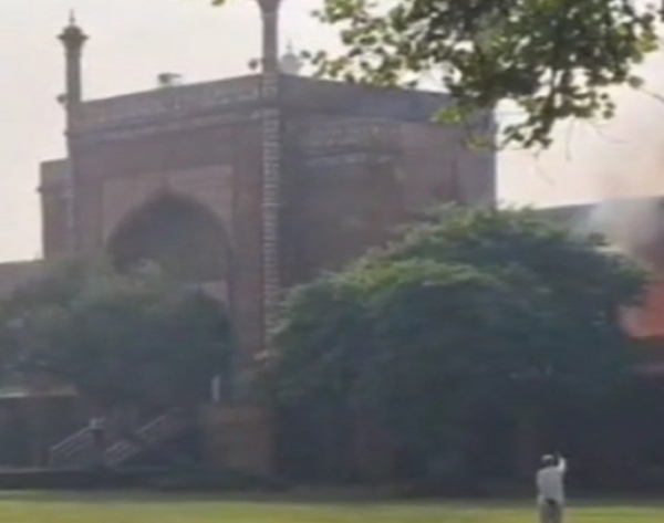 Fire at south gate of Taj Mahal, Agra due to short circuit