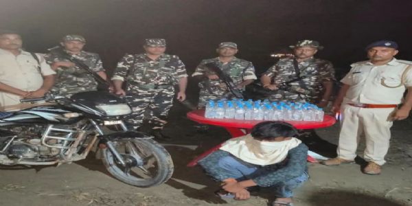 نیپالی شراب کی 90 بوتلوں کے ساتھ اسمگلر گرفتار