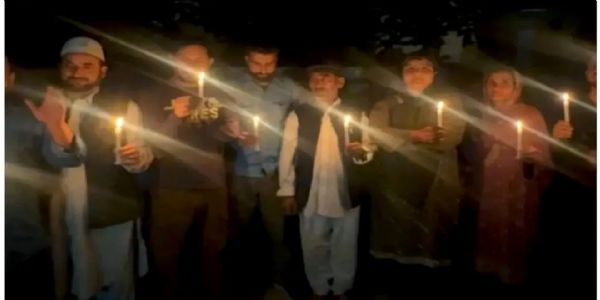 عام آدمی پارٹی نے ڈوڈہ میں 5 منٹ کے لئے بجلی بند کرکے معراج کی رہائی کا مطالبہ کیا