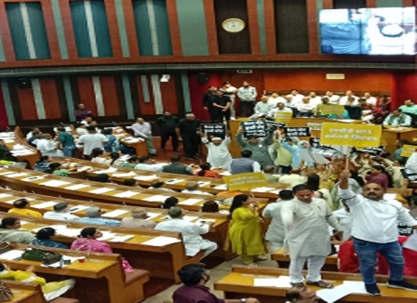 Opposition ruckus in MCD over demands of MTS employees