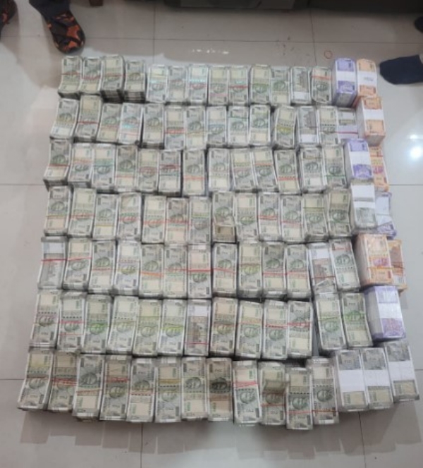 سی بی آئی نے این ایچ آئی ڈی سی ایل کے اہلکار کو رشوت لیتے ہوئے گرفتار کرلیا