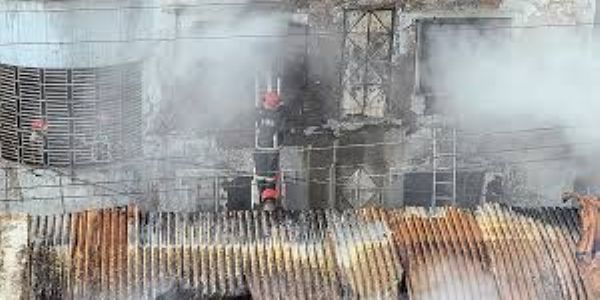 بنگلہ دیش میں ٹیکسٹائل فیکٹری اور کیمیکل گودام میں آگ لگنے سے 16 افراد ہلاک۔
