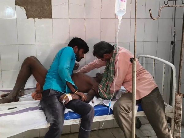 والد کو بچانے دوڑے بیٹے کی گئی جان ، کرنٹ لگنے سے موت