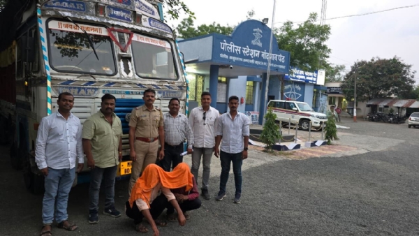 POLICE SEIZE ILLEGAL PDS RICE WORTH 21 LAKH IN AMRAVATI