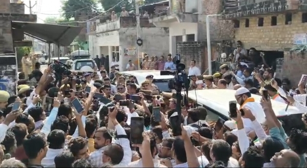 Rahul Gandhi meets family of deceased Hariom Balmiki
