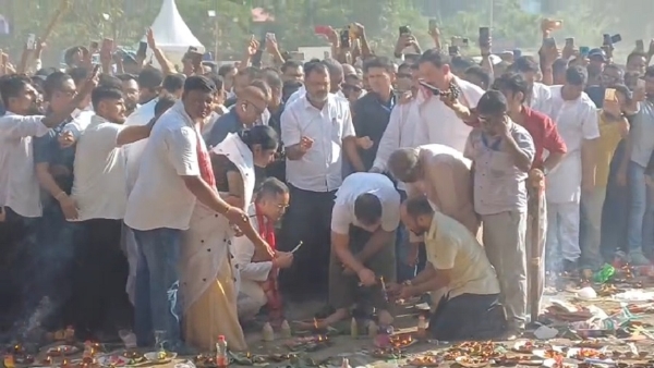 Rahul Gandhi pays tribute at Zubin Gargs memorial
