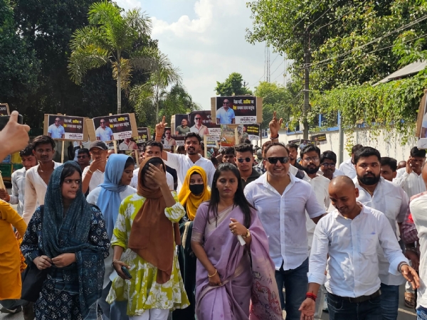 سابق آئی پی ایس افسر شیودیپ لانڈے نے ارریہ سے اپنا پرچہ نامزدگی داخل کیا