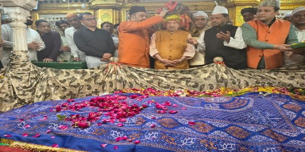 مسلم راشٹریہ منچ نے حضرت نظام الدین اولیاء کی درگاہ پر جشن چراغاں منایا