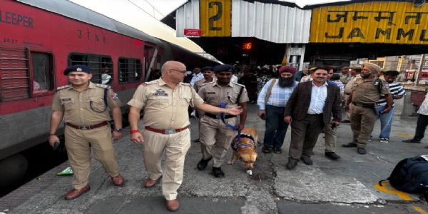 ریلوے حکام نے جموں میں ریلوے اسٹیشن پر تلاشی مہم چلائی
