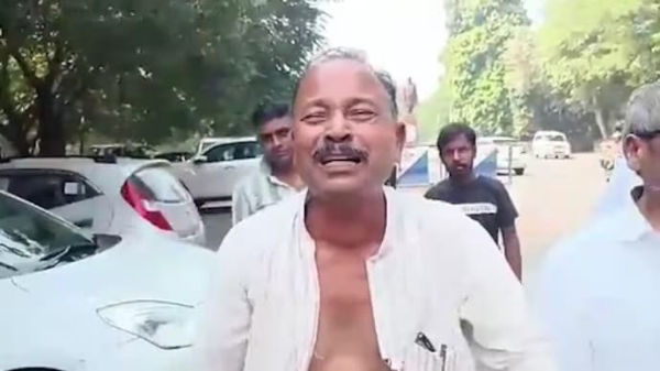 رابڑی رہائش گاہ کے باہر آر جے ڈی لیڈر کا کُرتا پھاڑنا جمہوریت کی توہین : گری راج سنگھ