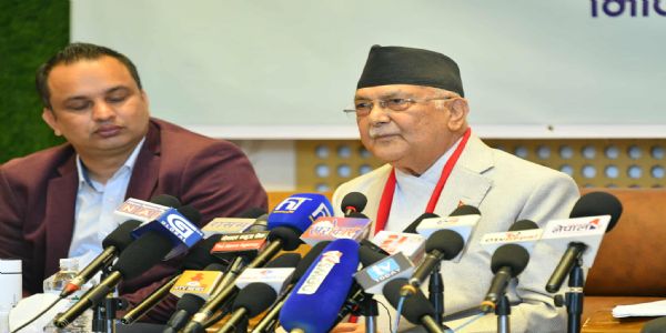 سابق وزیر اعظم اولی کا دعویٰ: استعفیٰ دینے کے بعد فوج نے ان کا موبائل فون ضبط کر لیا تھا