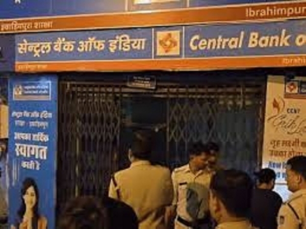 بھوبال کے مارواڑی روڈ پر واقع سینٹرل بینک کی شاخ میں دیر رات آگ لگی