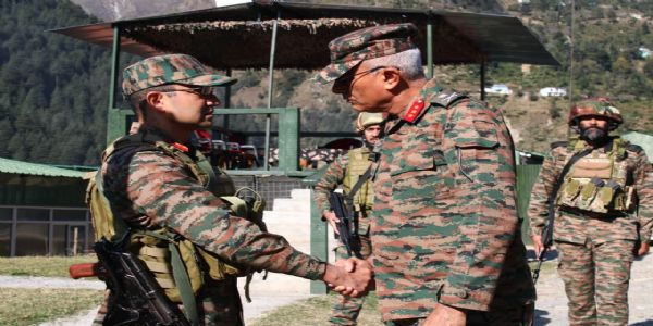 جی او سی رائزنگ اسٹار نے کٹھوعہ میں فوج کی آپریشنل تیاریوں کا جائزہ لیا