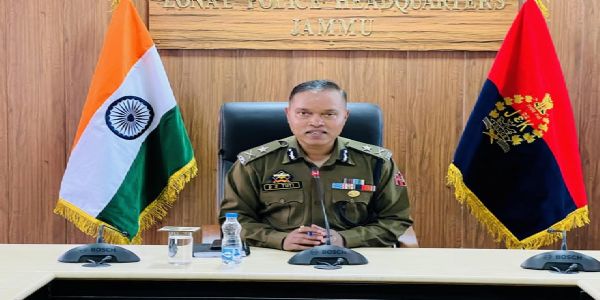 جموں صوبے میں دہشت گردوں کو ختم کرنے کے لیے بڑے پیمانے پر کاروائیاں جاری ہیں ۔آئی جی پی
