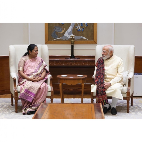 Delhi CM meets PM Modi and extends Diwali greetings