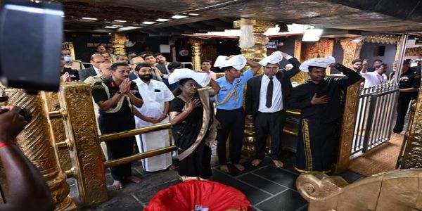 صدرجمہوریہ دروپدی مرمو نے کیرالہ کے سبریمالا مندر میں پوجا کی