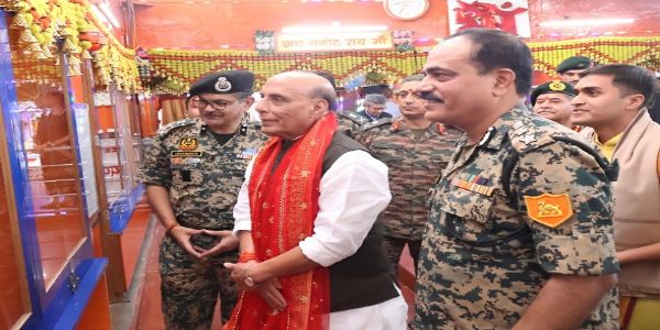 وزیر دفاع راج ناتھ سنگھ نے سرحد پر تھار شکتی فوجی مشق کا مشاہدہ کیا