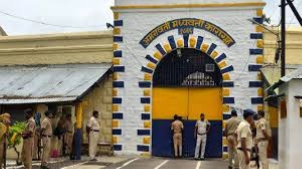 MOBILE PHONE SCANDAL ROCKS AMRAVATI JAIL MOBILE PHONE SCANDAL ROCKS AMRAVATI JAIL