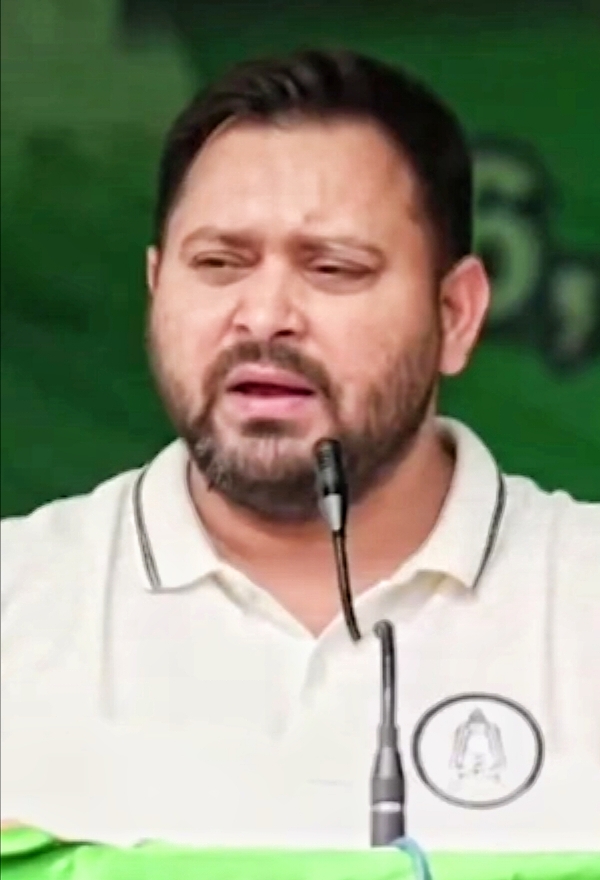 کٹیہار میں تیجسوی یادو نےبی جے پی اور جے ڈی یو پر حملہ کیا کٹیہار میں تیجسوی یادو نےبی جے پی اور جے ڈی یو پر حملہ کیا
