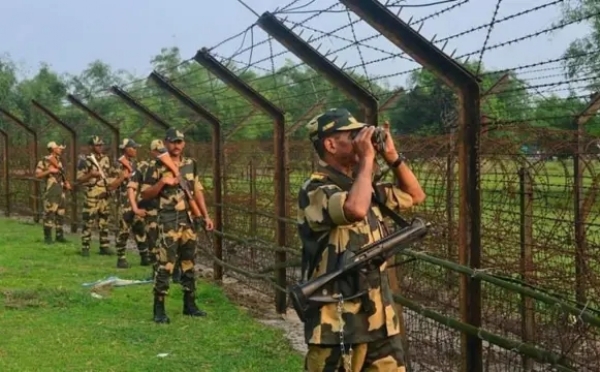 بھارت بنگلہ دیش سرحد عبور کرتے ہوئے تین بنگلہ دیشی شہری گرفتار بھارت بنگلہ دیش سرحد عبور کرتے ہوئے تین بنگلہ دیشی شہری گرفتار