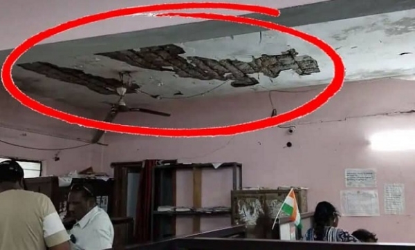 حیدرآباد کے بنڈلہ گوڑہ تحصیلدار دفتر کے چھت کا پلاسٹرگرگیا۔ ملازمین محفوظ
