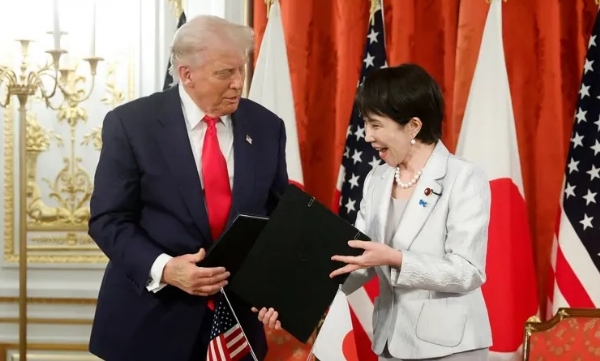 امریکہ کے ساتھ تعلقات میں نرمی اور تجارتی کشیدگی کم کرنے کےلئے جاپان کی وزیرِ اعظم نے ذاتی دوستی پر زور دیا امریکہ کے ساتھ تعلقات میں نرمی اور تجارتی کشیدگی کم کرنے کےلئے جاپان کی وزیرِ اعظم نے ذاتی دوستی پر زور دیا