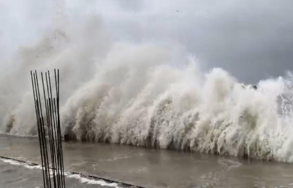 سمندری طوفان مونتھا شدید طوفان میں تبدیل، آج رات تک ساحل سے ٹکرانے کی توقع حکومت اور انتظامیہ نے تمام تیاریاں مکمل کر لیں سمندری طوفان مونتھا شدید طوفان میں تبدیل، آج رات تک ساحل سے ٹکرانے کی توقع حکومت اور انتظامیہ نے تمام تیاریاں مکمل کر لیں