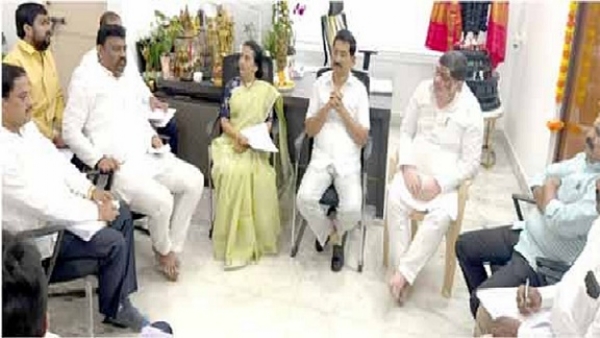 جوبلی ہلز کی انتخابی مہم پر پونم پربھاکر کا پارٹی قائدین کے ساتھ اجلاس جوبلی ہلز کی انتخابی مہم پر پونم پربھاکر کا پارٹی قائدین کے ساتھ اجلاس