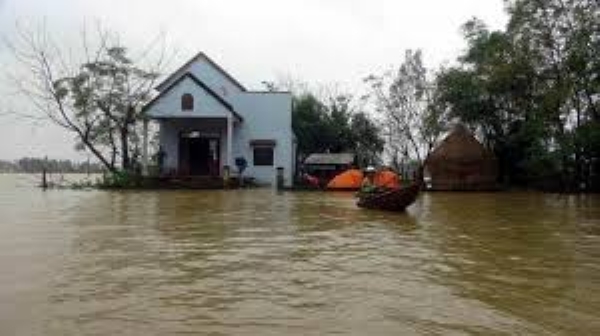 Central Vietnam floods: 9 dead, 5 missing Central Vietnam floods: 9 dead, 5 missing