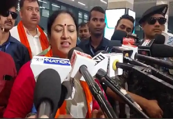 عظیم اتحاد کا مقصد صرف ووٹ حاصل کرنا اور عوام کو بے وقوف بنانا : ریکھا گپتا عظیم اتحاد کا مقصد صرف ووٹ حاصل کرنا اور عوام کو بے وقوف بنانا : ریکھا گپتا